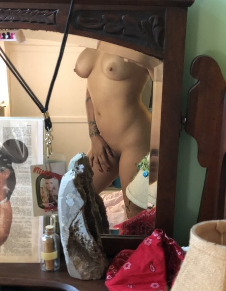 lovemialittle model erotic photos