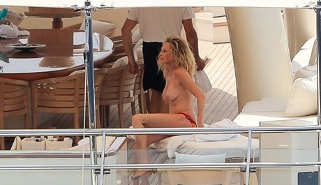 fight onlyfans pornographic picture