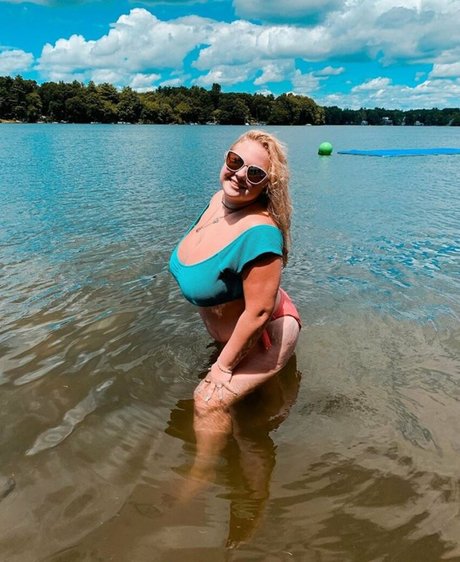 Amberly adult star pic