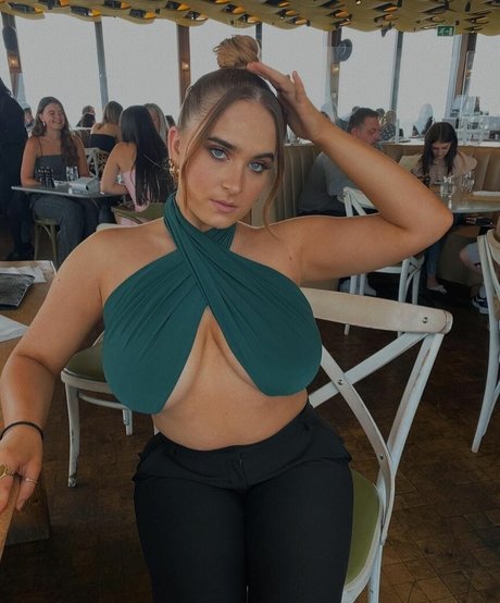 Laura Svensson high quality model image