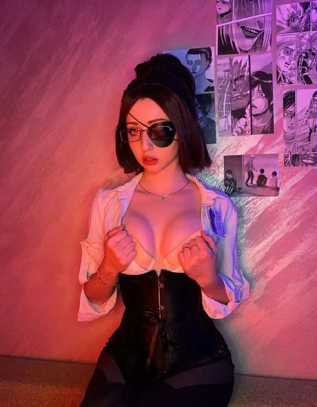 freakiellf pretty pornstar image