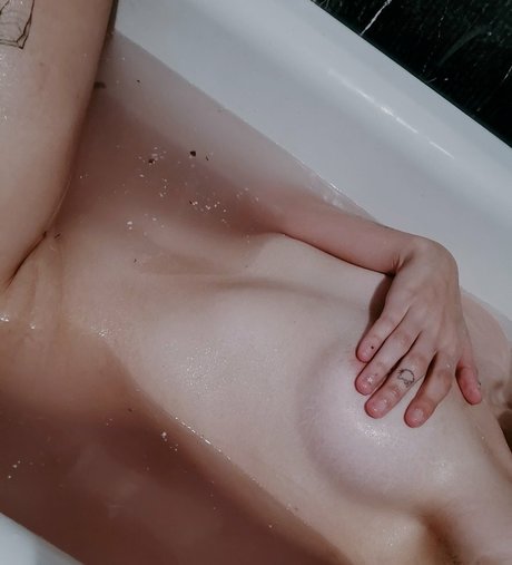 Locallbimbo free model photo