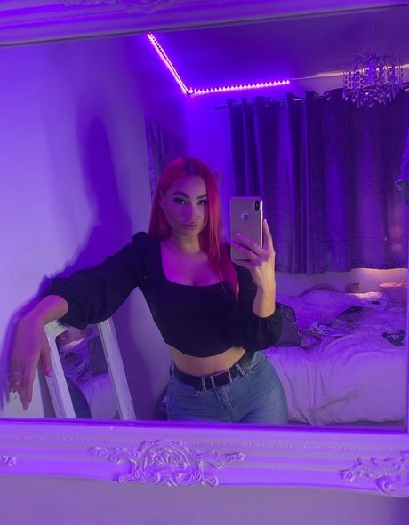 Chloe Marshall Images