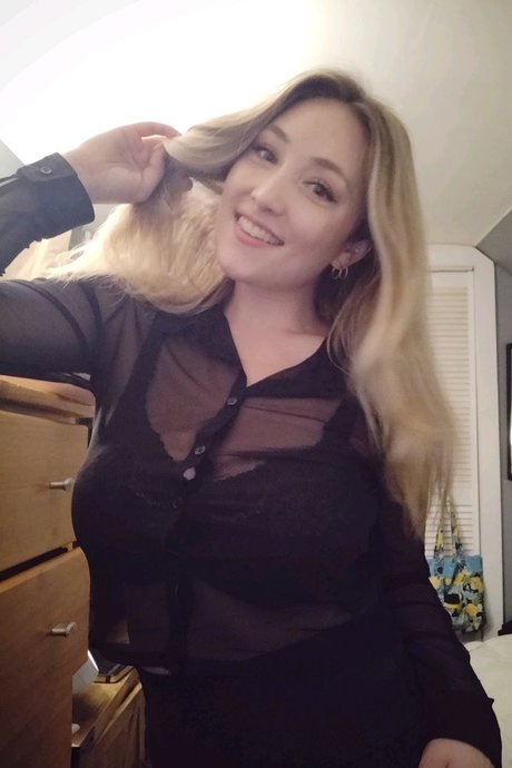 Julia tv art star picture