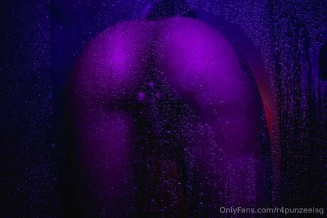 r4punzeelsg model erotic photo