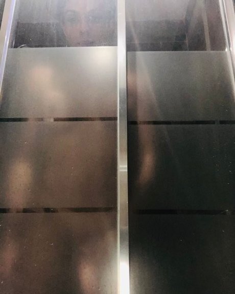 Renata Ryos pretty actress img