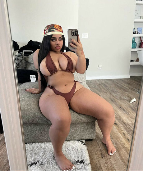 Soymamiyv pornstar nude img