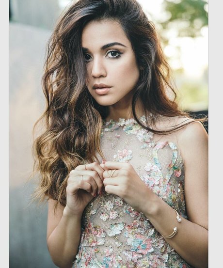 Summer Bishil hd model img
