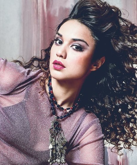 Summer Bishil Images