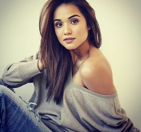 Summer Bishil sex star galleries