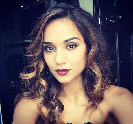 Summer Bishil porn model archive