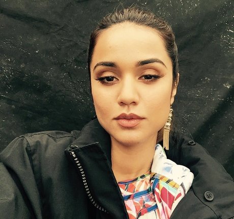 Summer Bishil sex pornstar img