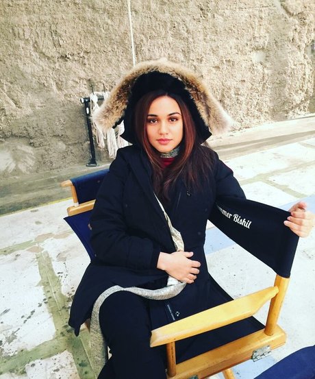 Summer Bishil star hd pic