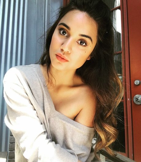 Summer Bishil hot star archive