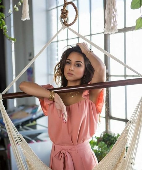 Summer Bishil star pictures