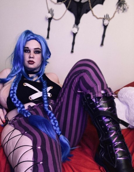 Peony Felicity star erotic images