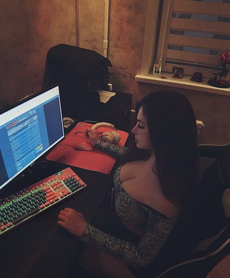 Katerina999cs hot model image