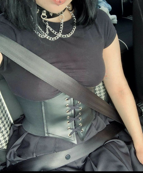 Lia Mali model perfect pic