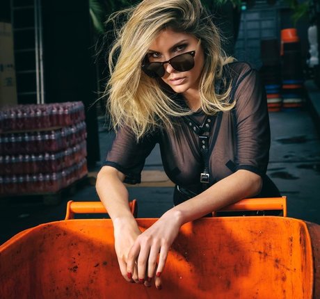 Barbara Evans art model galleries