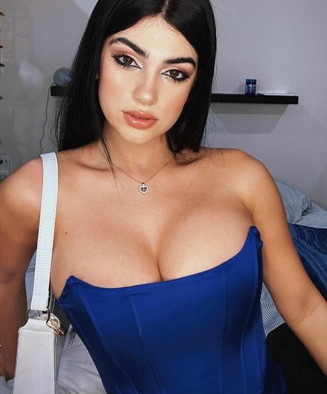 Kamila Ferreira Images