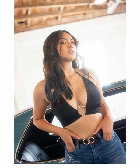 Nina Valencia art star gallery