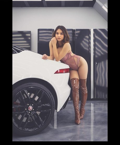 Nina Valencia model naked pictures