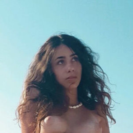 andreea baby lapin nude model photos