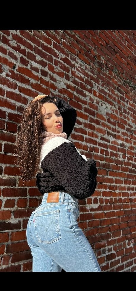 Sweetbutsassyari sex model pics