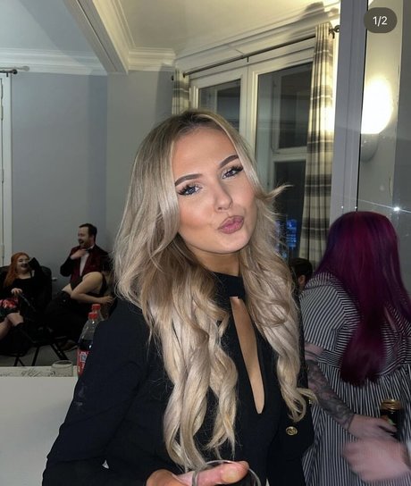 Sophie Campbell sexy pornstar photos