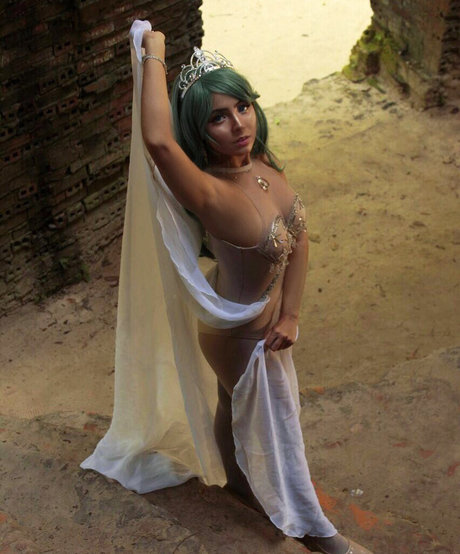 lauratsukii exclusive star photos