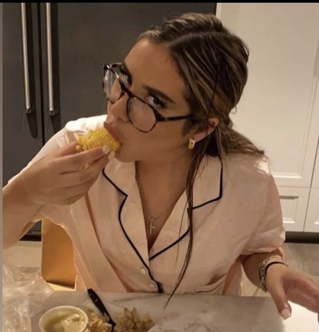 gabriellaaruiz art star pic