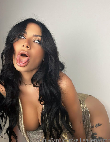 Ellie Alien ASMR model sexy photos