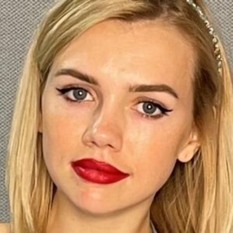 Lolisa Toneva adult star gallery