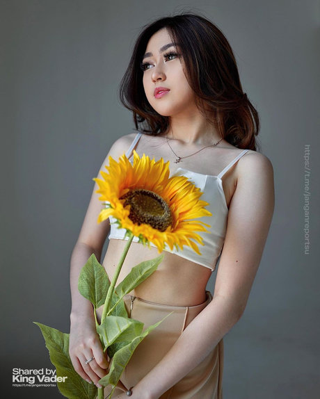 Felicia Carissa star nude picture