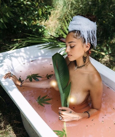 Herbalflorabots sexy star photo