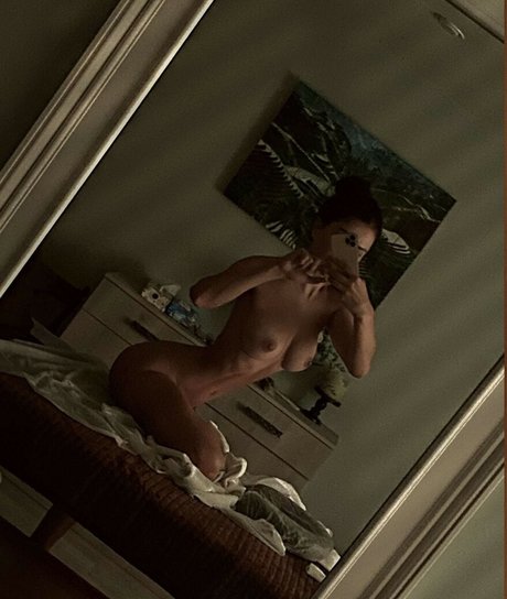 Miratwitch model free photo