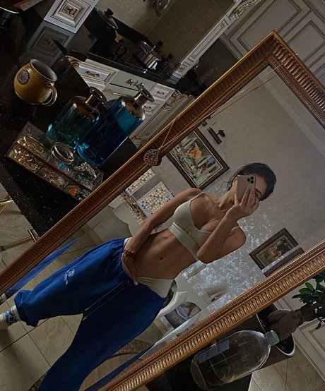 Miratwitch nudes star pics