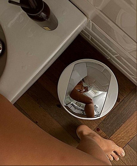 Miratwitch model adult galleries