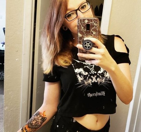 Gabby Swears model pornographic photos