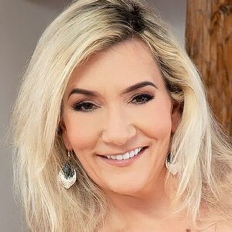 Sandy BigBoobs hot actress galleries