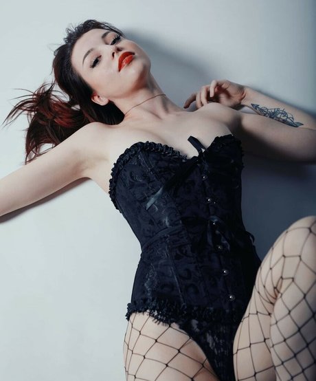 Kaya Solo model xxx photo