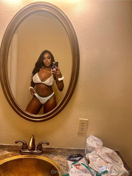 Angela Henderson model image