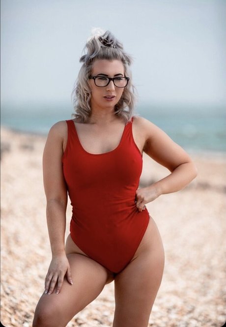 Gail Scott model top gallery