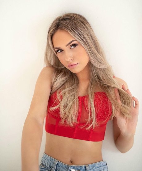 lifewithaliina art model images