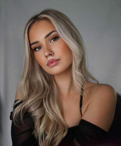 lifewithaliina model image