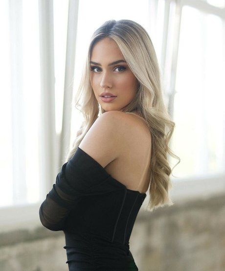 lifewithaliina high quality pornstar pic