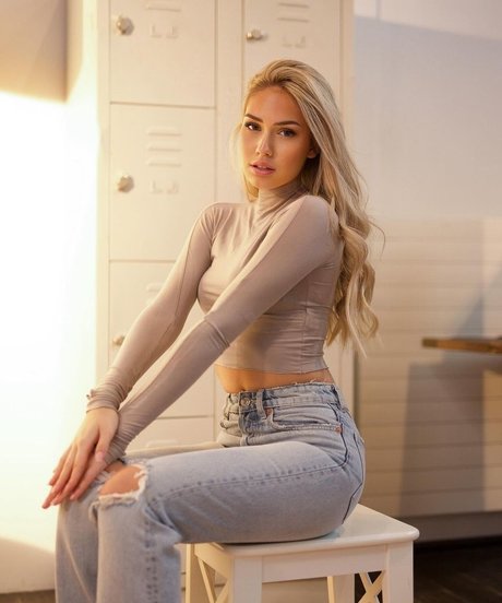 lifewithaliina pretty pornstar image