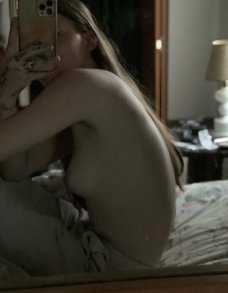 Ethel Cain nice star pictures