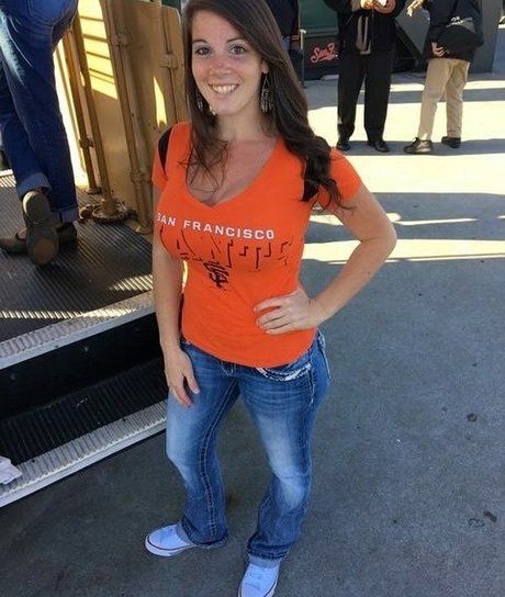 Tittyqueen77 high quality pornstar photos