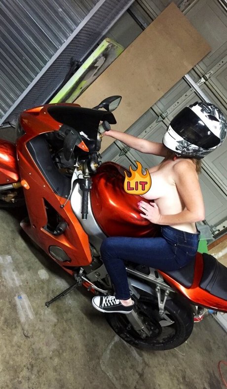 Tittyqueen77 beautiful pornstar galleries